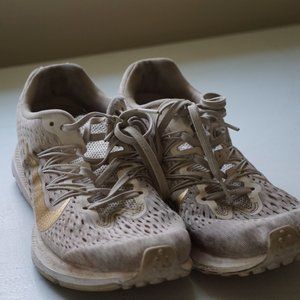 2 pair of Nike shoes